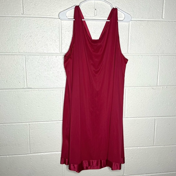 < Vintage Vanity Fair Red Floral Detail Night Dress > - Picture 3 of 3